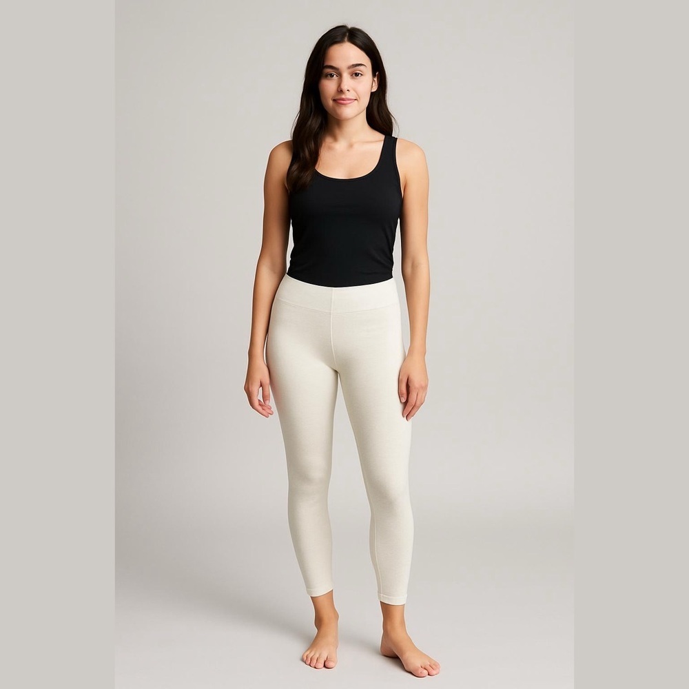 Xhilaration White Leggings Size Medium Stretchy
Material Semi Cropped NWT
